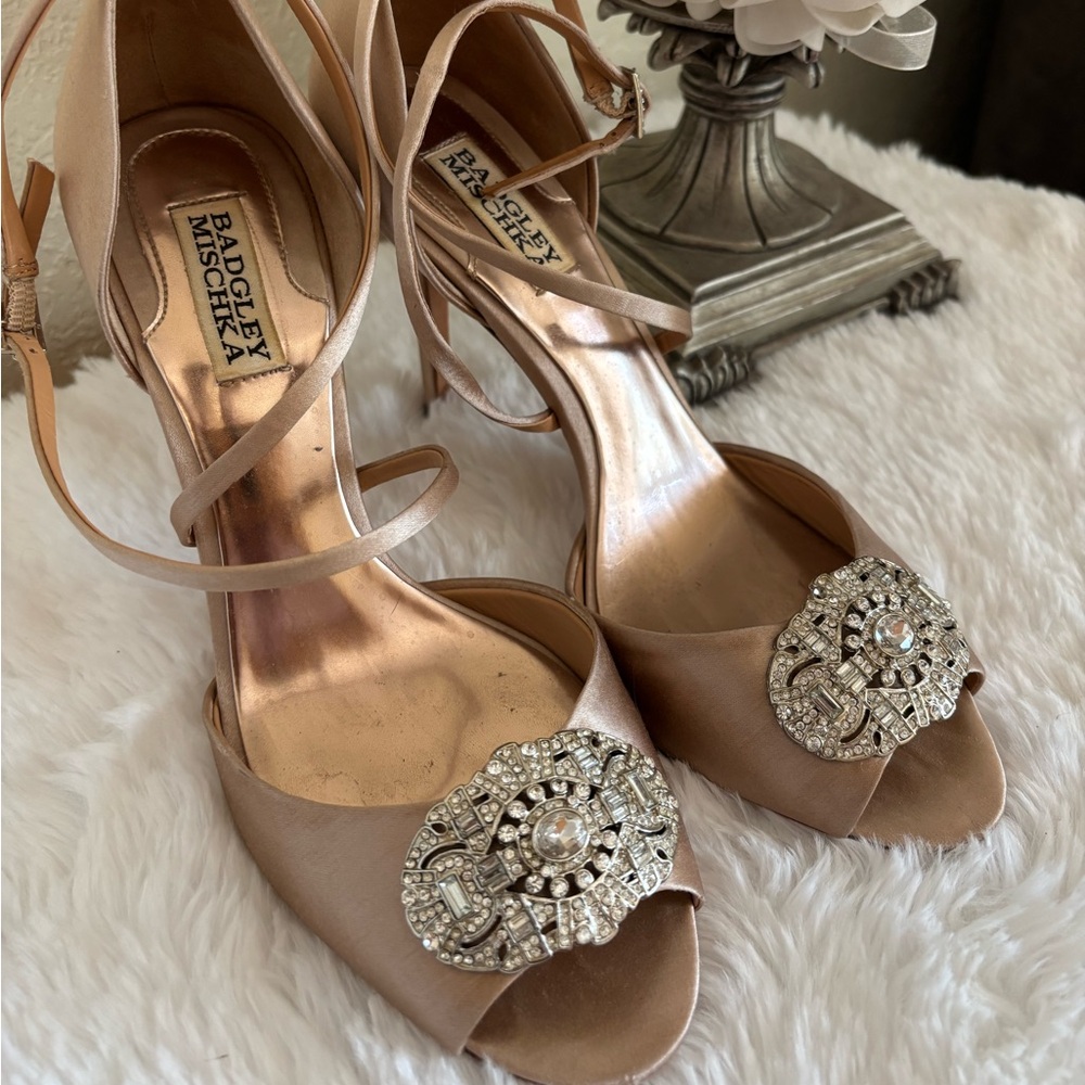 4” Badgely Mishka dusty rose satin strappy crisscross evening shoes.